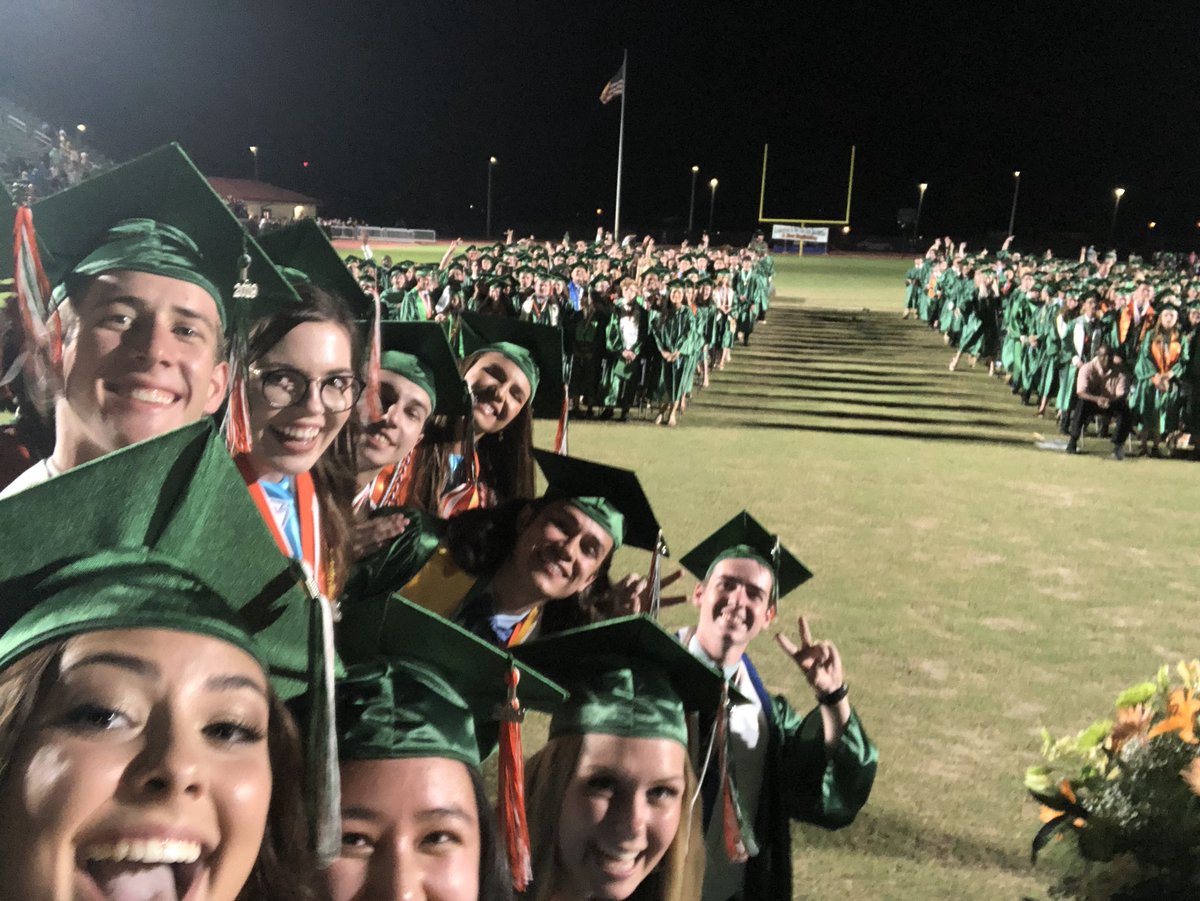 Mosley_SGA's tweet photo. Officially signing off!!! Thank you to everyone who has made this year so memorable, I know @pickleo7 will make a WONDERFUL president next year 💚🧡 https://t.co/WbH3CcE3l7