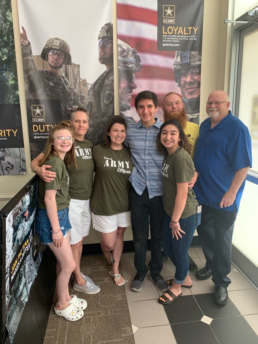 Army_NRH's tweet photo. Wishing nothing but success to our future soldiers PV2 Duru and PVT Estep.. these two high speeds are on the way to basic training #tarrantcountycollege #birdvillehawknation #classof2k19 #classof2020 #DFW #northrichlandhillstexas https://t.co/4QRqQibDtr