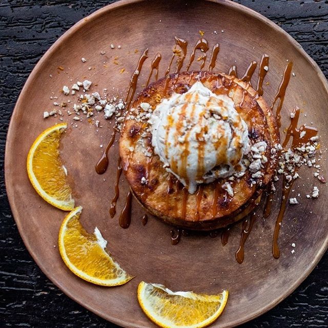 Empalmes de dulce de frijol de General Treviño, NL
Helado de nuez de Bustamante y ralladura de naranja
#NuevoLeonEnTuMesa #RescatandoLaCocinaNorestense #ElJonucoMx bit.ly/2W3OrJ6