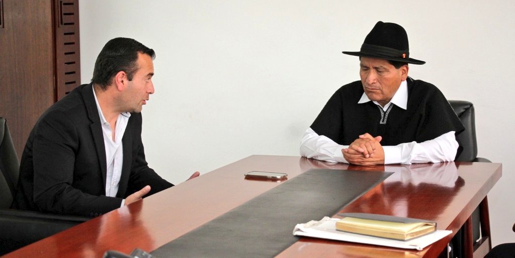 CNTinforma's tweet photo. .@MarcoIParedesG1 Administrador RG3 de la #CNT realizó una visita protocolaria a Manuel Caizabanda Prefecto de #Tungurahua, junto a sus equipos de trabajo, revisaron las necesidades tecnológicas de la provincia y las soluciones que la empresa estatal brinda. #CompromisoCNT https://t.co/7JMp9bigCF