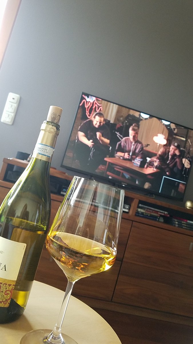huenerhelt's tweet photo. Einfach mal mit @Fewjar einen trinken 🤙🏼🍷 https://t.co/kAXnzF22kA