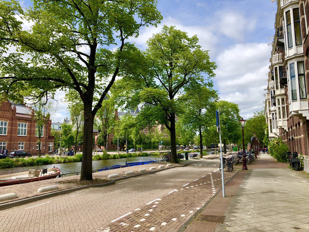 avelezig's tweet photo. Hay calles y hay ciudades con caminos que nos conectan, nos hacen convivir, nos trasladan, nos relajan, nos hacen hacer una pausa, respirar, inspirarnos y seguir a nuestro destino; #Amsterdam #Iamsterdam #PlanningCyclingCityProgram https://t.co/xLk5ztGVHU
