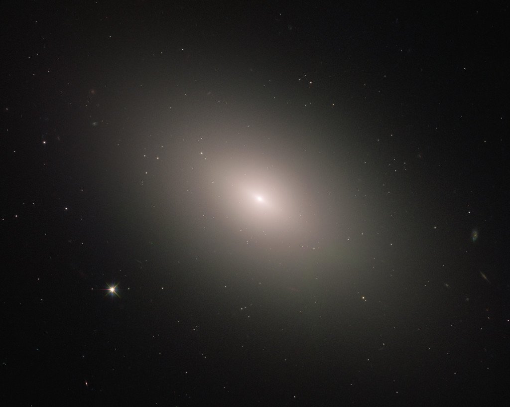 SPKYDSTfilms's tweet photo. Hubble Sees a Galaxy Bucking the Trend via NASA https://t.co/7JDUIdlHXP https://t.co/4bgILVjEQh