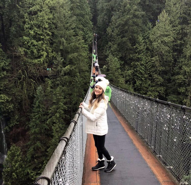 Happy belated birthday to our sister Hanna!! We love you lots and hope you had the best day!!💛🍰🎉