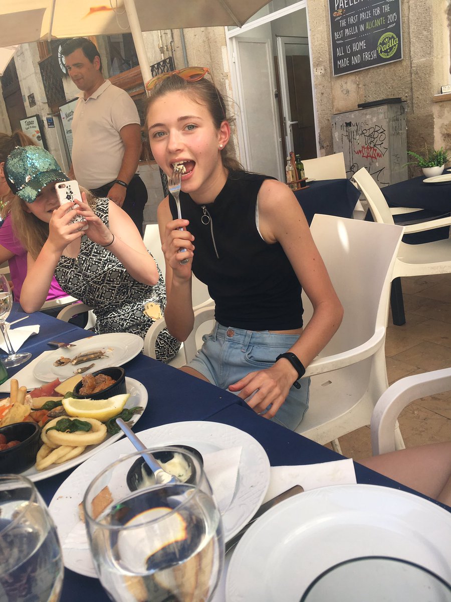 DartonExchange's tweet photo. Megan trying lots of different tapas!! #spanishexchange #lastnight https://t.co/IDbxQcmP9Z