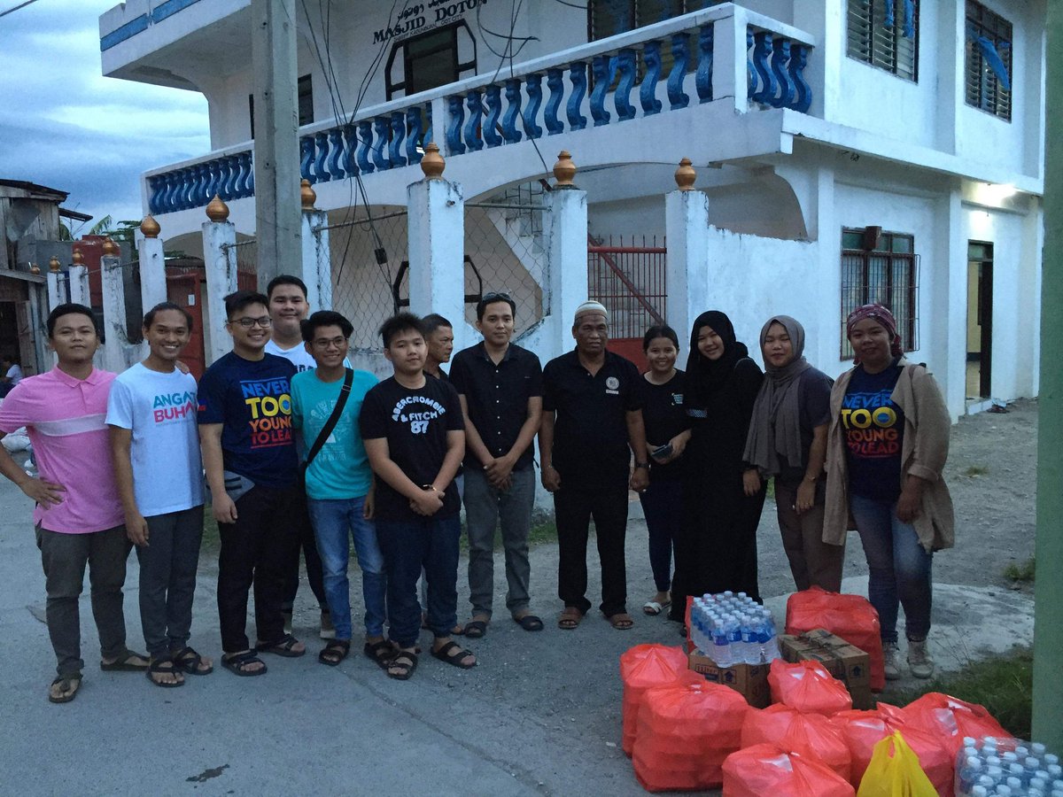 USGAAMagCot's tweet photo. Alhamdullillah!

Today, the USGAA MagCot in partnership with U.S. Embassy-Manila, Project HIVBeSt, and Project Kadtiwalay, did its annual Ramadhan Outreach:Iftar for All activity in  3 different mosques namely Masjid Maulana, Doton, and Abubakar in Cotabato City. https://t.co/nzoMkYKpkb