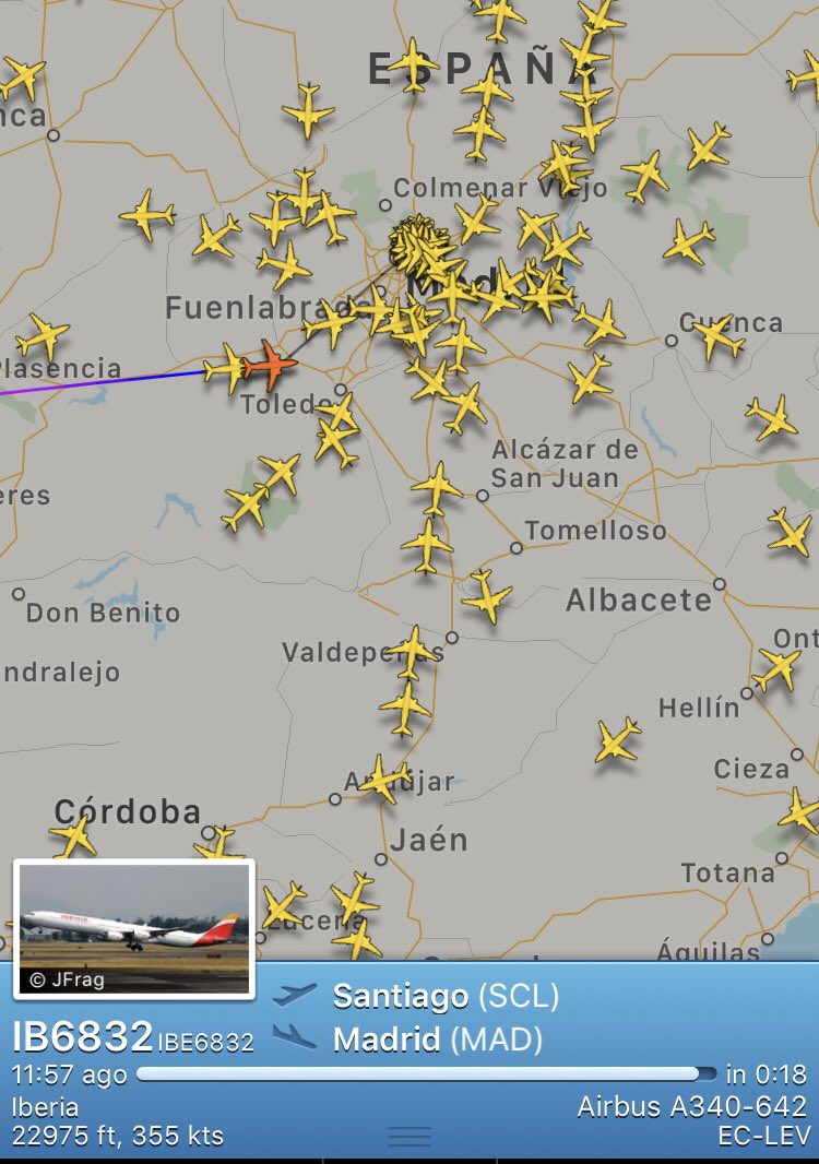 Ultimo vuelo del comandante Carlos Manrique, nuestra más emotiva felicitación por su carrera y mejores deseos para la etapa que comienza ahora de todos los <a href="/controladores/">😉Controladores Aéreos 🇪🇸</a> 
Hasta siempre, aviador!