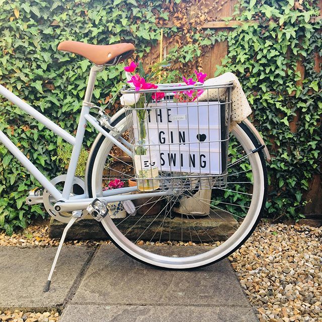 The Lindymobile is born! Thanks to <a href="/bobbinbicycles/">Bobbin®</a> and their groovy baskets I can now cycle with all my dance gear to classes - #girlonamission #swingmistress #ginswingcdf #keepitgreen #greenliving #healthylifestyle #dancelife #lovedance #lindyhopcardiff… bit.ly/2Wy3Sxp