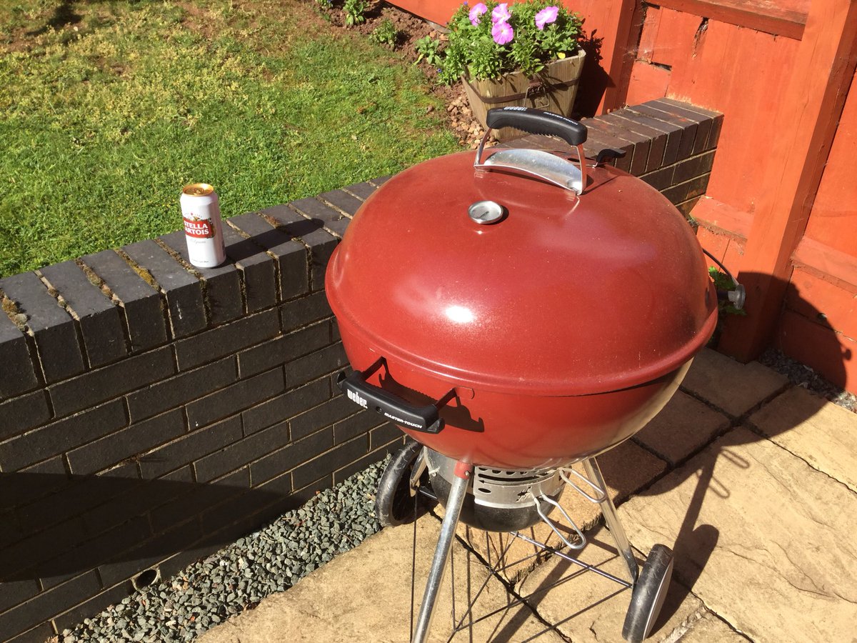 zf0745johnnyh's tweet photo. It’s that most wonderful time of the week #stellaoclock #weber @BBCRadio2 #bbq https://t.co/9sJcWQamRG