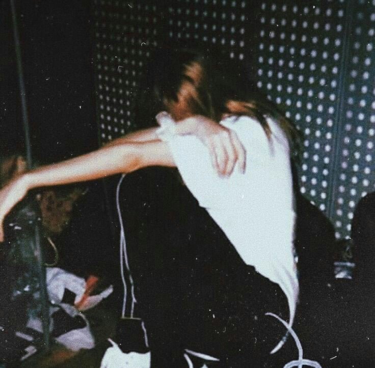 Dmlaika1's tweet photo. LISA adalah orang yang mengajariku untuk menjadi kuat dengan cara tersenyum dan selalu ceria 💓 dan masih banyak sejuta alasan kenapa Lisa adalah orang yang menginspirasi ku 💜 
"I love u 3000 Lisa 😍"
#AlwaysStaywithlisa https://t.co/DjIl5icaYi