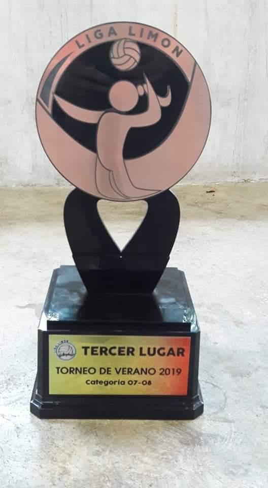 InstitutoMater's tweet photo. ¡Arriba campeonas! 
Nuestro equipo de Voleybol femenil, integrado por alumnas de Primaria, logró posicionarse en el 3er. lugar luego de jugar la final de la liga Limón, siendo este el primer torneo donde participan.
#MaterSoy
#WeAreSacredHeart https://t.co/4jq5ussCq1
