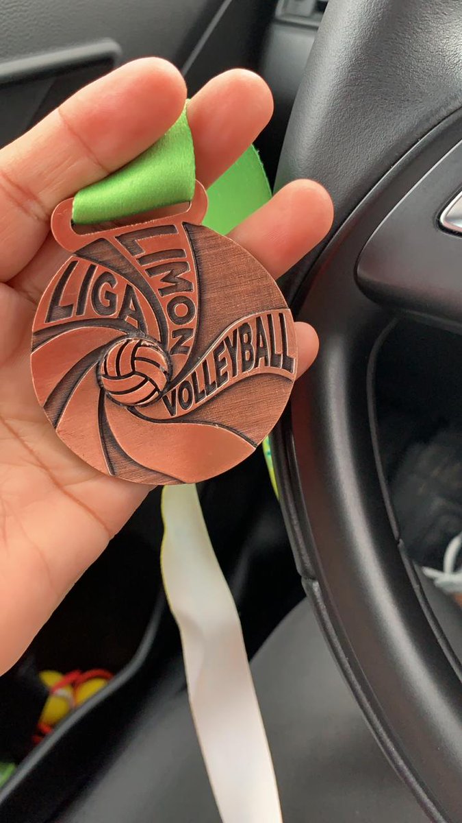 ¡Arriba campeonas! 
Nuestro equipo de Voleybol femenil, integrado por alumnas de Primaria, logró posicionarse en el 3er. lugar luego de jugar la final de la liga Limón, siendo este el primer torneo donde participan.
#MaterSoy
#WeAreSacredHeart