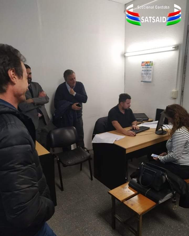 SATSAIDcordoba's tweet photo. Nuestro #secretariodeinterior📑👌 reunido con los compañeros de la Cooperativa de @VilladelRosario #recorriendolaprovincia 💪🏻
#SatsaidcbaSiempreJuntoaLosCompañeros 🇦🇷✊🏻👥
#satsaidcbateinforma ➡️🔈 https://t.co/E16qxPGNxs
