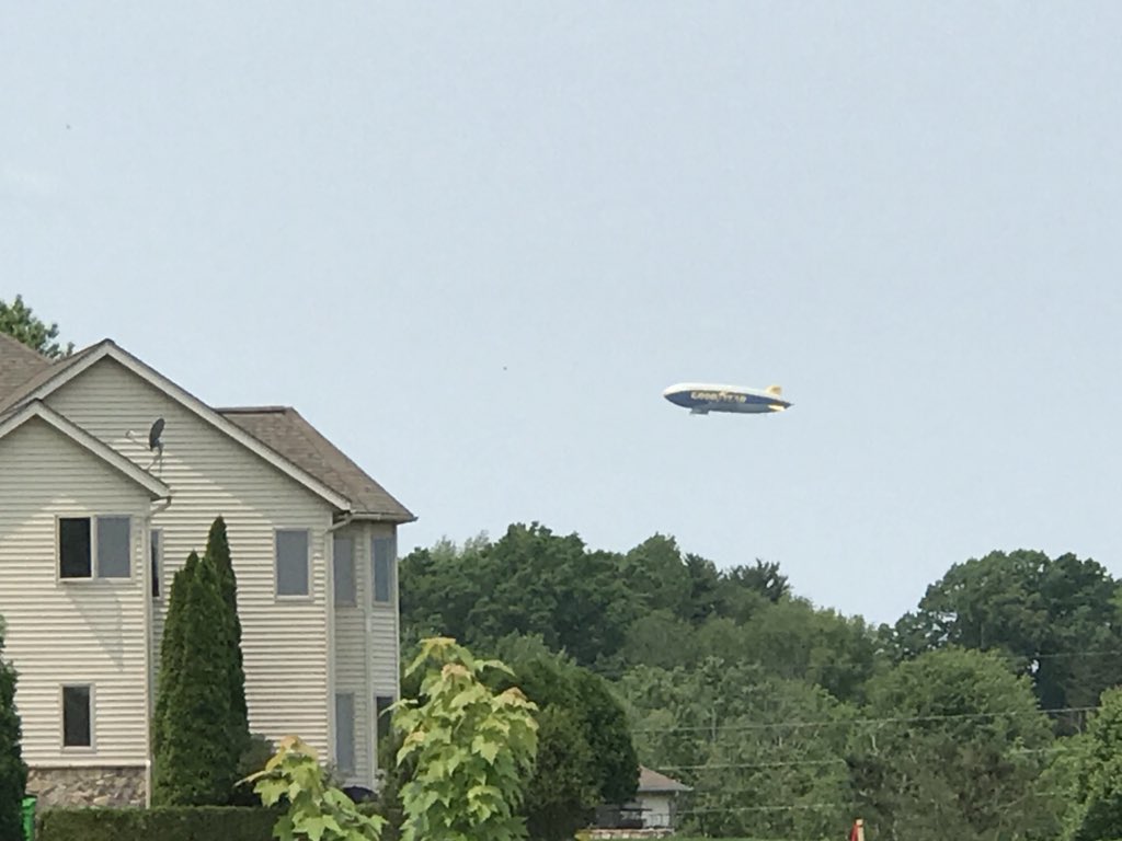 IPODToddS's tweet photo. @GoodyearBlimp just passing thru @cityofgreen Next Stop @MemorialGolf https://t.co/K2p0DSYo5a