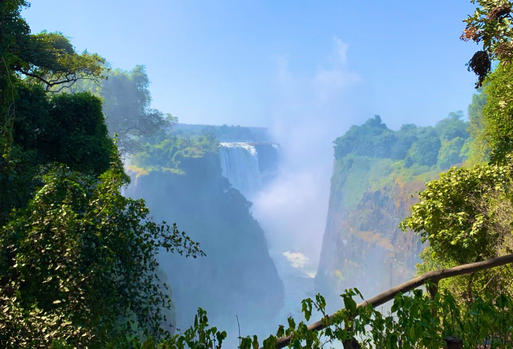 BosboomN's tweet photo. WoW beautiful Victoria Falls #zimbambe🇲🇿 #natuuropzijnmooist #victoriafalls https://t.co/FU4AZbG6LB