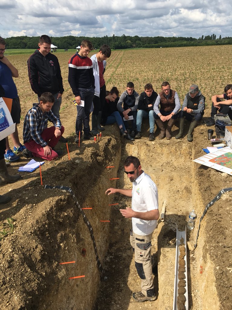 Une matinée très intéressante pour nos 1ères BAC Pro sur la plateforme Adarel, avec au programme essais fongicides 🍄, essais variétaux 🌾, agriculture de précision 🛰...
Merci à la Chambre d’agriculture du Loiret et <a href="/FORTINJEANMARI3/">FORTIN  JEAN MARIE</a> pour l’accueil.