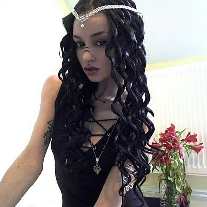 #New Harry Potter OC 

Daughter of Regulus Black (Confirmed Death Eater) and Felice Fawley (Pureblood OC) 

Pureblood

Slytherin 

Golden Trio Era

Alter of #Scream  

RT?