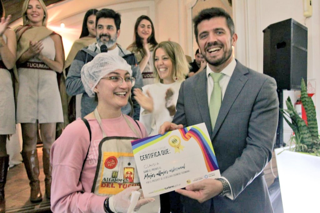 PrensaTucTur's tweet photo. Entre repulgues y dulce de leche, el desafío por quién armó la mejor empanada y el mejor alfajor fue ganado por una estudiante de Alemania y otra de Italia, respectivamente #Turismo #Idiomatico #worldfriendly #TucumanEnTuVida https://t.co/FVydGFvWex