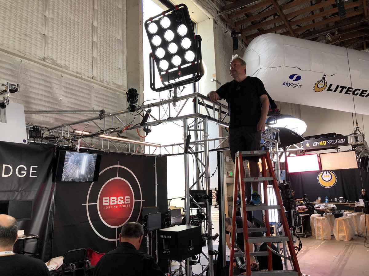 FINALLY, CINEGEAR STARTS TODAY😄
But what is that?? We brought a SURPRISE. A PREVIEW of our CBL12😃
Come see it at Booth S 202 Stage 7

#CineGear2019 #bbslighting #studiolighting #filmlighting #paramountstudio #la #dop #dp #gaffer #ledlight #dino #lumen #lux #bestlight