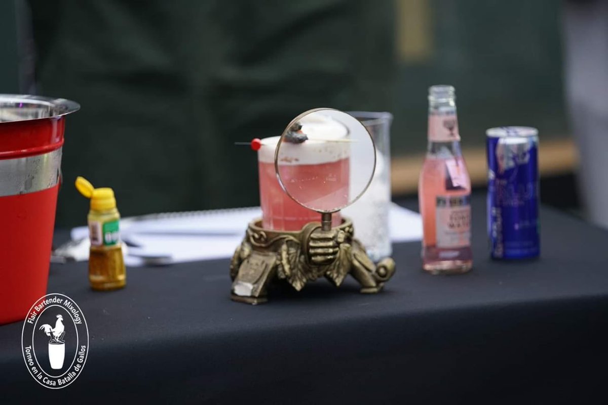 Fevertree_cl's tweet image. &quot;Chilepicante&quot; es el nombre del trago sin alcohol con el que Nicolás Parra, bartender de Boca Cielo, obtuvo el tercer lugar en la VI versión del torneo en la Casa de Gallos. Una de las protagonistas, ¡nuestra Fever-Tree Aromatic Tonic!

Visítanos: aquavitae.cl/fever_tree