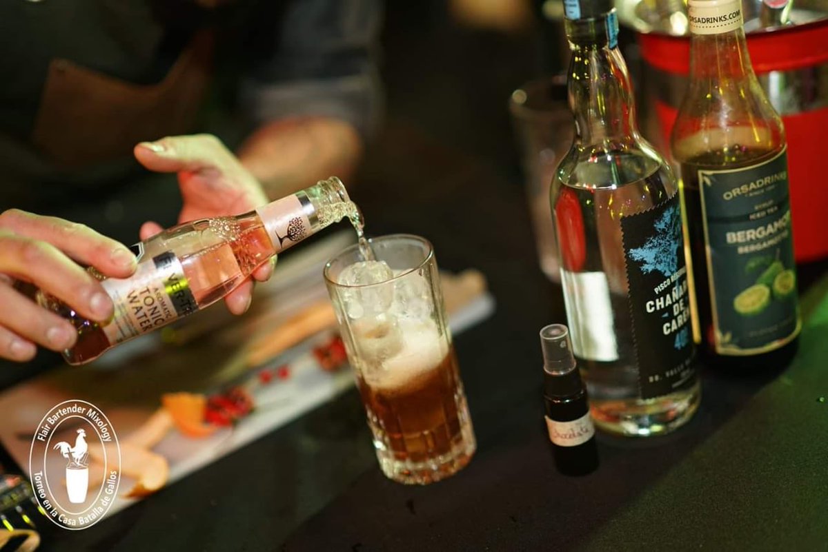 Fevertree_cl's tweet image. &quot;Chilepicante&quot; es el nombre del trago sin alcohol con el que Nicolás Parra, bartender de Boca Cielo, obtuvo el tercer lugar en la VI versión del torneo en la Casa de Gallos. Una de las protagonistas, ¡nuestra Fever-Tree Aromatic Tonic!

Visítanos: aquavitae.cl/fever_tree