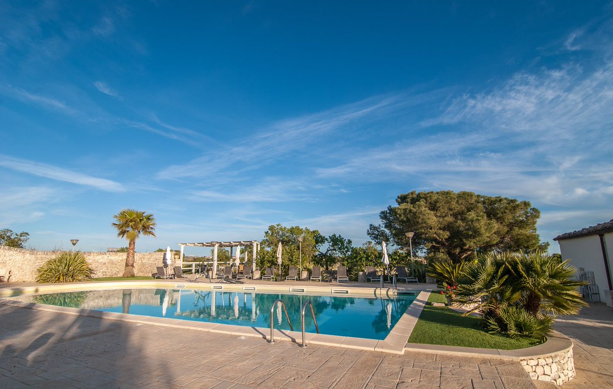 Let's start the weekend!!! 
#TGIF
#FridayFeeling

📧 info@artemisiaresort.com
☎️ 0932/642575
📍 Via Enrico Caruso, 13 - Ragusa