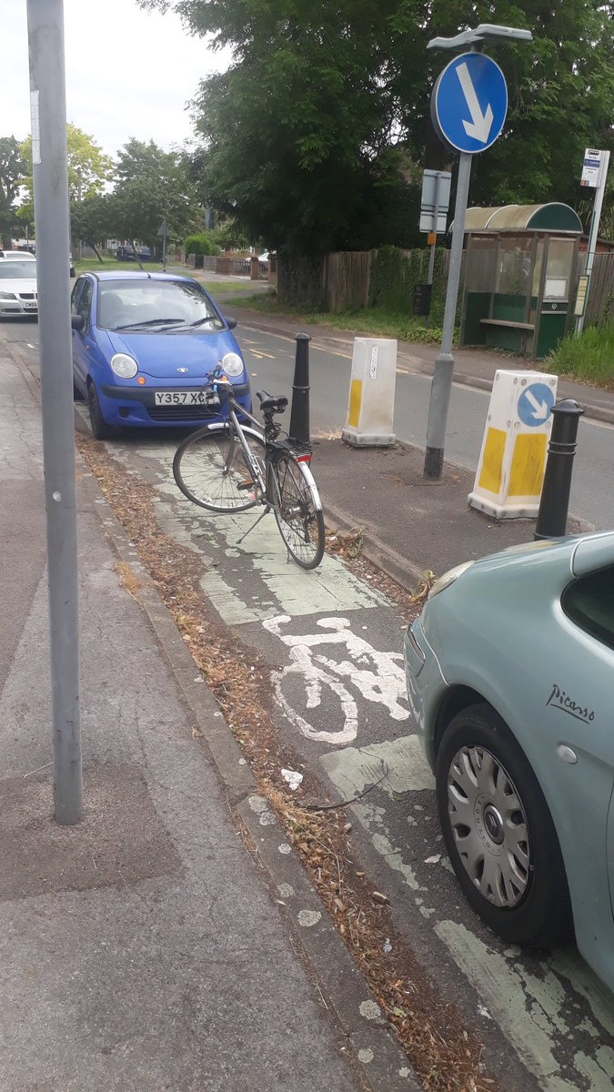 steve_morini's tweet image. Designated cycle route unusable, in spite  of @BracknellForest best intentions! #cycleuk #RoadSafety #roadsareforall