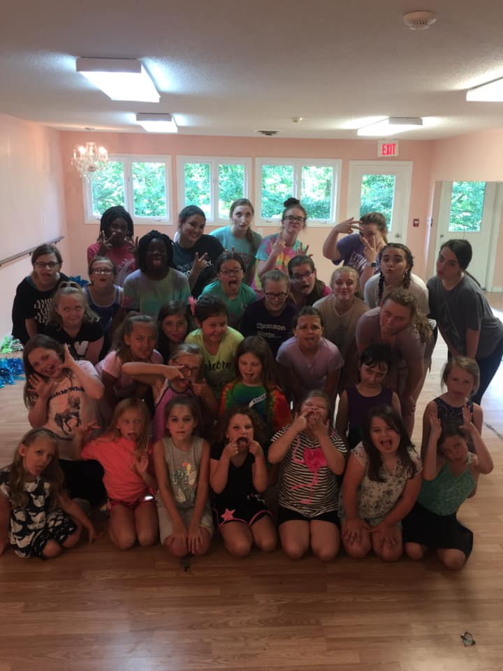 SpotLightSLDC's tweet photo. Having FUN at SpotLight Dance Company!  @SpotLightSLDC https://t.co/9vSCNAPZsa