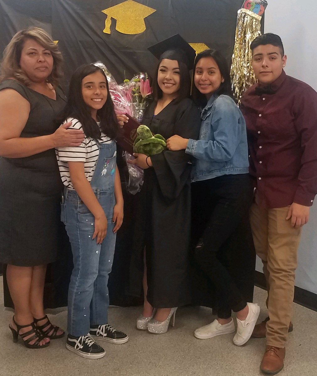 LucerneU's tweet photo. Here are some photos from last night’s Mountain View Graduation ceremony. Congratulations grads! #mountainviewhigh #lucernevalley #fantasticaccomplishment #sanbernardinocounty https://t.co/PeCyqeM8tv