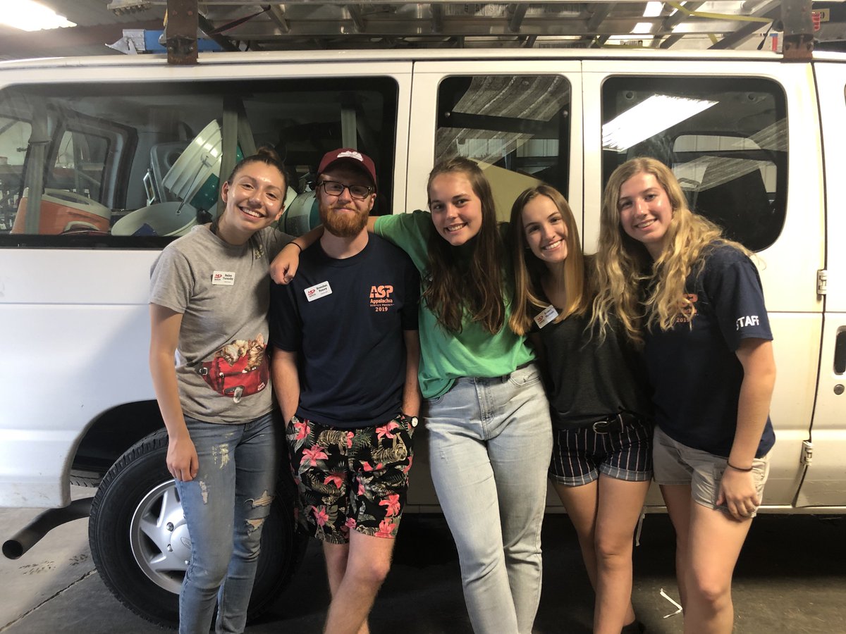 AppServProject's tweet photo. Check out Loadup Day at our Johnson City office! Staff are getting their summer vehicles, tools and center supplies before heading off to their counties today. Take a live look at all the action on ASP's Facebook page today #ASPhome #LoadupDay #ASPSummerStaff https://t.co/dXNpWWl59R
