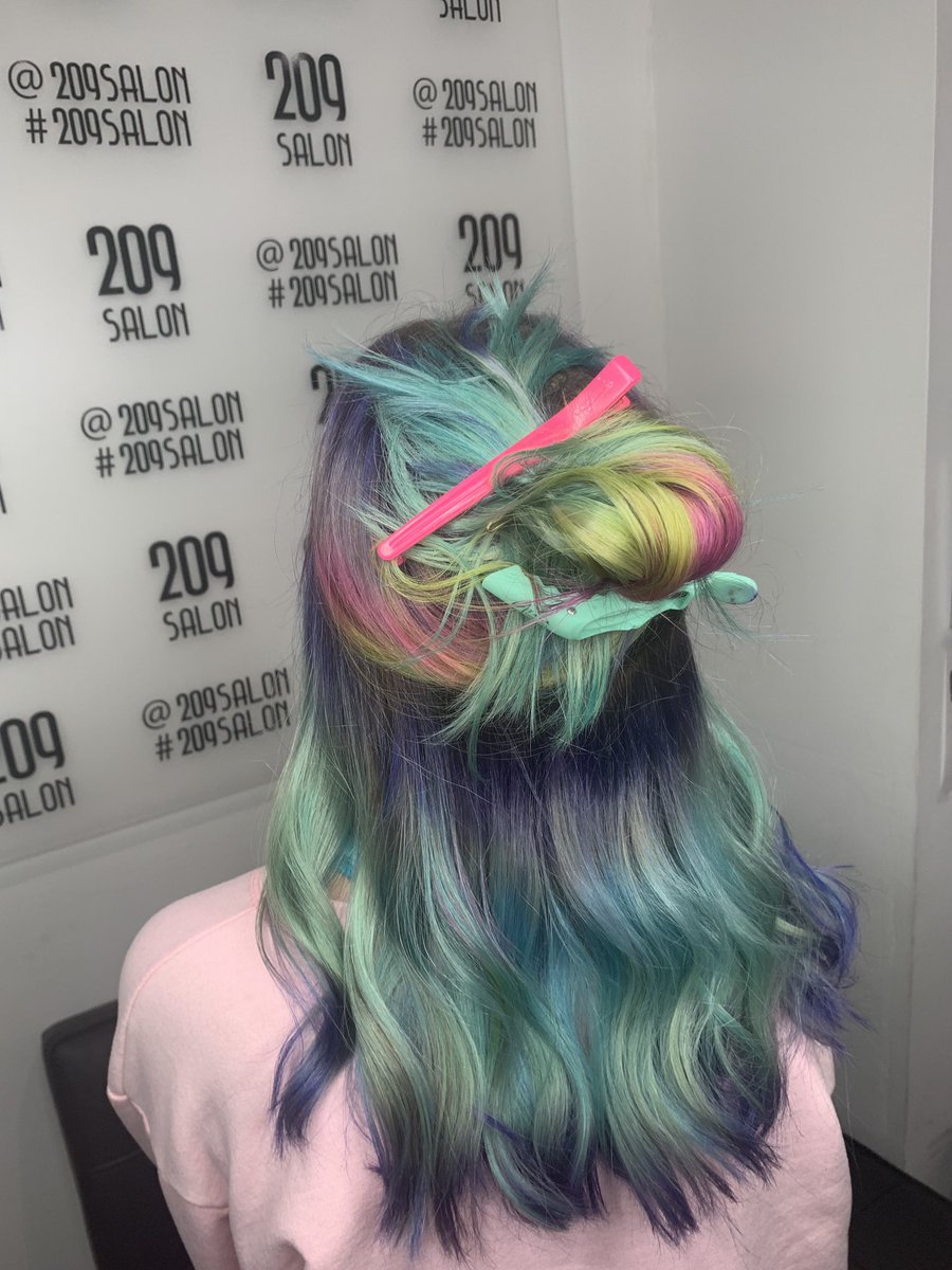 thegigihaynes's tweet photo. oops i’m a skittle now 🦄 https://t.co/ROVYWEtqb1