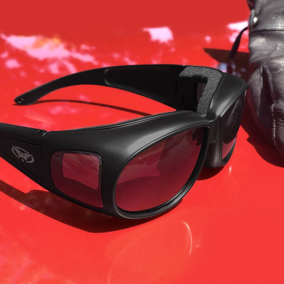 Our OUTFITTER SM A/F safety sunglasses are designed to give you maximum protection while fitting over prescription glasses. With soft airy foam and double-sided anti-fog lens coating, you'll stay safe and see clearly no matter where the road takes you.

globalvisioneyewear.com/product/outfit…