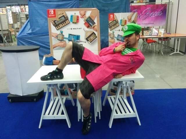NintenSunshine's tweet photo. [En direct de Manga Mania Montélimar] (cc @mangamania26)

Le stand est prêt !! Dès demain, vous pourrez tâter de la manette !

Le programme du week-end ici ! 👇🏻

https://t.co/bExB3cOMGK

P.S. : attention au Monsieur tout en vert, ce n’est pas le vrai #Luigi...! https://t.co/8gq1JO7VXQ