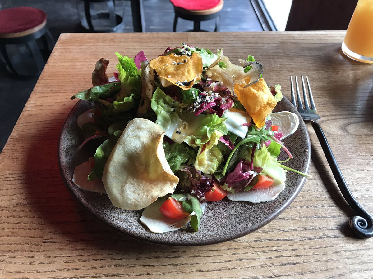 alan_oldham's tweet photo. Back in my beloved #Berlin having a late lunch/early dinner at #ChickenBuzz (body is still on US time) #rosenthalerplatz #berlin #expatlife #djlife https://t.co/uUKrodqtFx