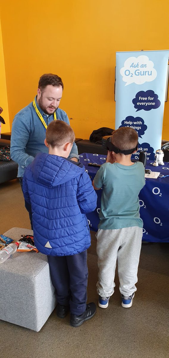 O2GuruLennySale's tweet photo. Great First Session with the Juniors at @manchesteryz I think we were a popular success @O2GuruMoRocky @MIDCommsUK #MIDCommunity #ManchesterYouthZone #TechTasterEvent https://t.co/ClwotA3rq9