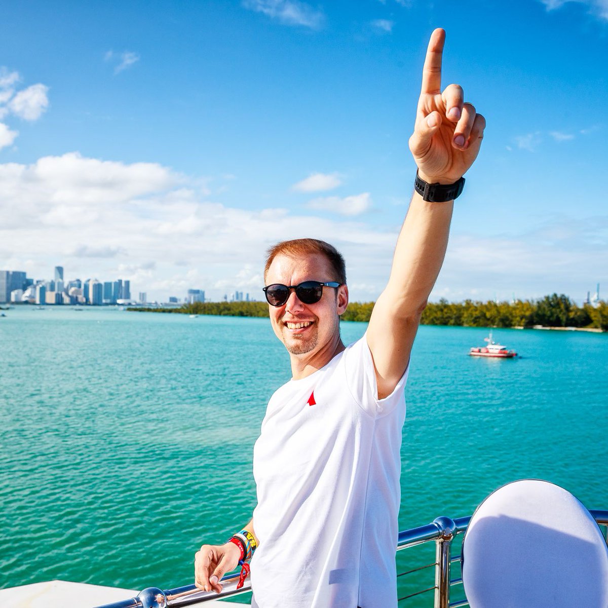 Weekend, turn it up!