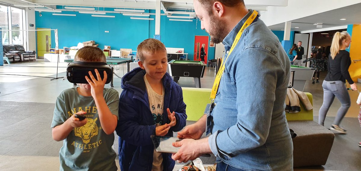 O2GuruLennySale's tweet photo. Great First Session with the Juniors at @manchesteryz I think we were a popular success @O2GuruMoRocky @MIDCommsUK #MIDCommunity #ManchesterYouthZone #TechTasterEvent https://t.co/ClwotA3rq9