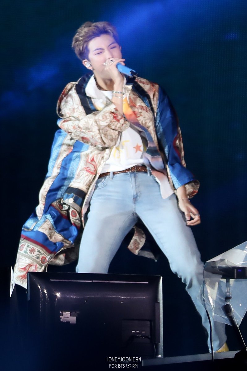 KlMNAMJON's tweet photo. RMPICS_twt :190525 LY:SY tour in São Paulo D1
📸 cr. HoneyJoonie94 #RM 🎤🎤
#BTSatAllianzParque BTS_twt https://t.co/vmn1gICxA2