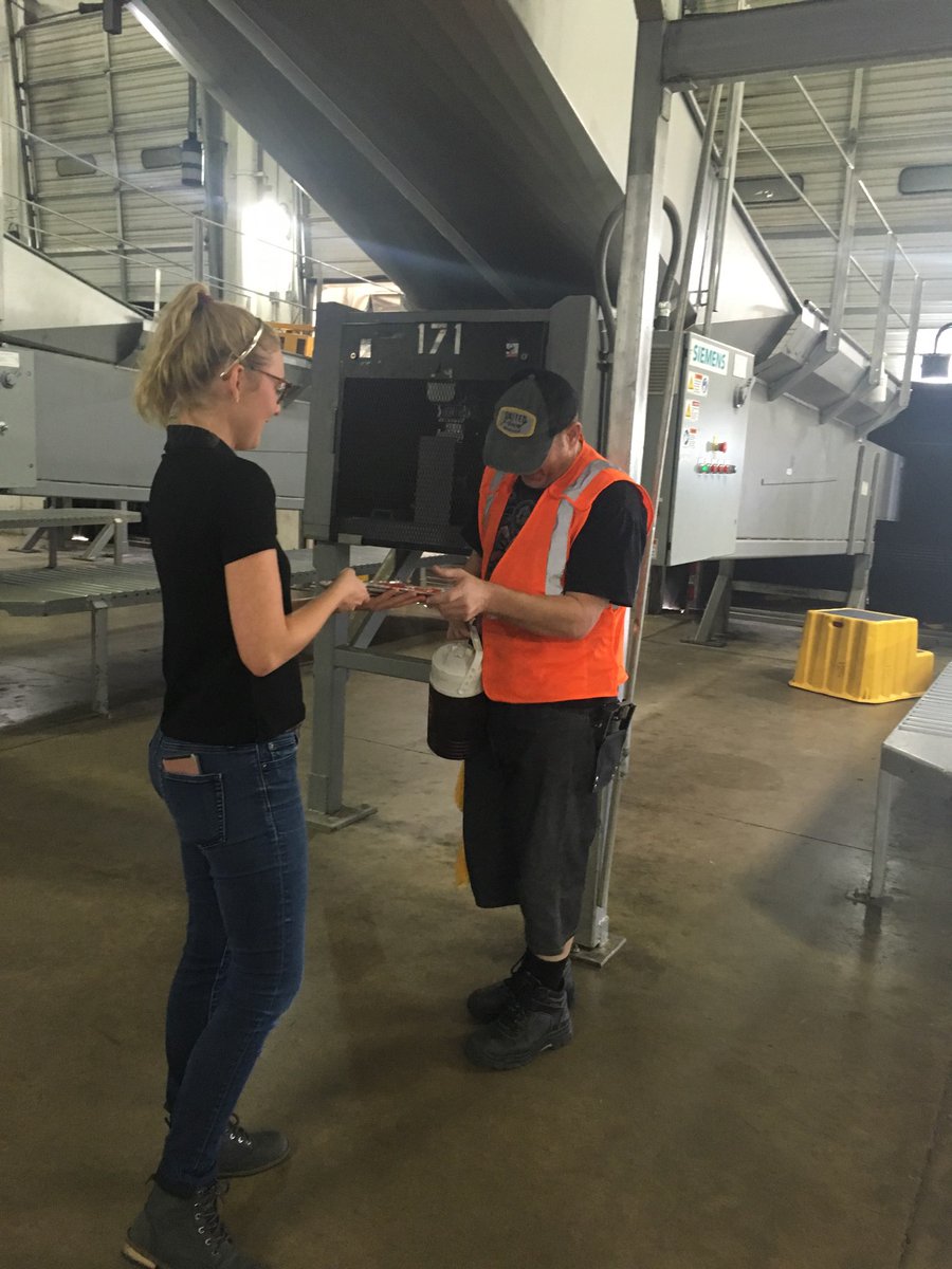 day_lions's tweet photo. #LionsRoar #SafetyFirst #HydrationIsLife #UPSService #HotFlashFriday Jennifer Smith handing out freeze pops to everyone for the hot sticky day https://t.co/yvc9axSc4x