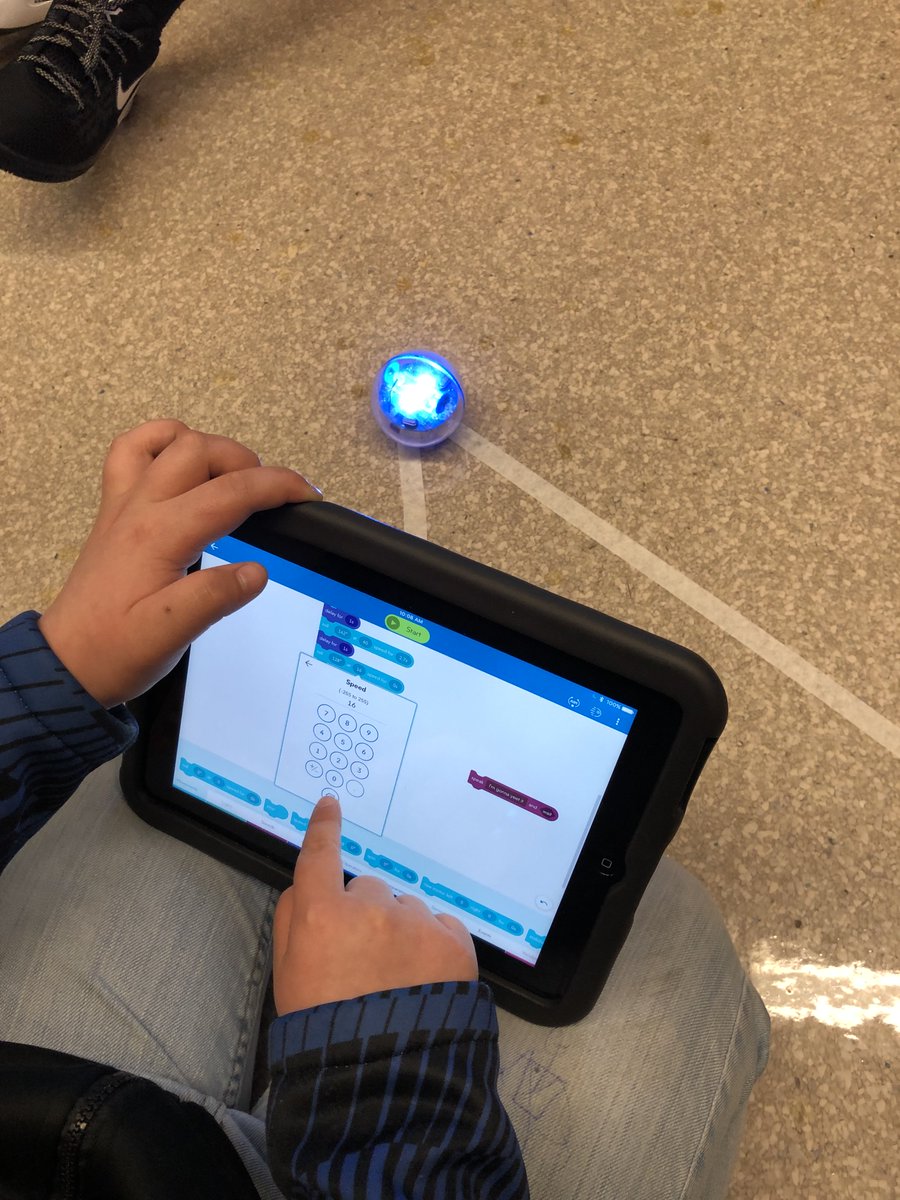conradsd52's tweet photo. Students code Spheros @conradsd52 https://t.co/Rmj4sc9lfI