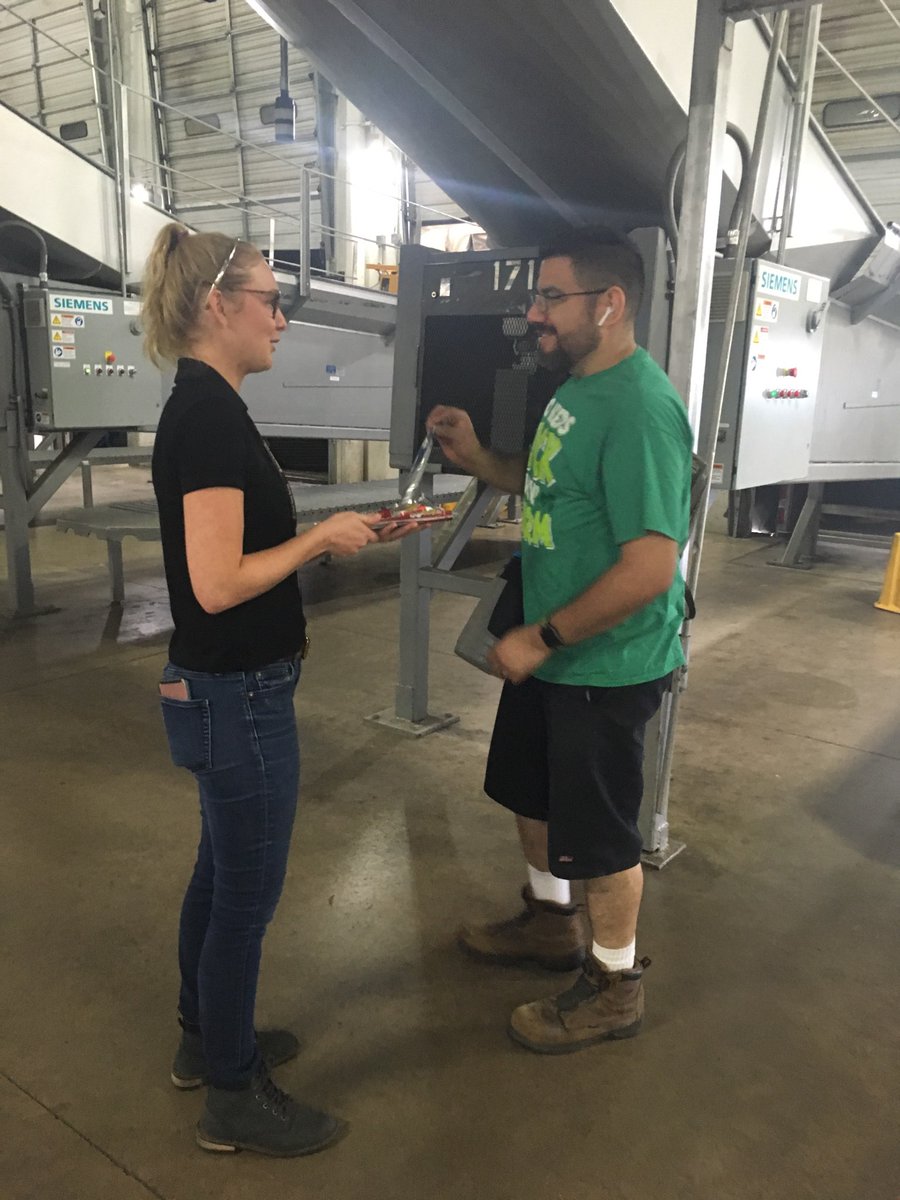 day_lions's tweet photo. #LionsRoar #SafetyFirst #HydrationIsLife #UPSService #HotFlashFriday Jennifer Smith handing out freeze pops to everyone for the hot sticky day https://t.co/yvc9axSc4x