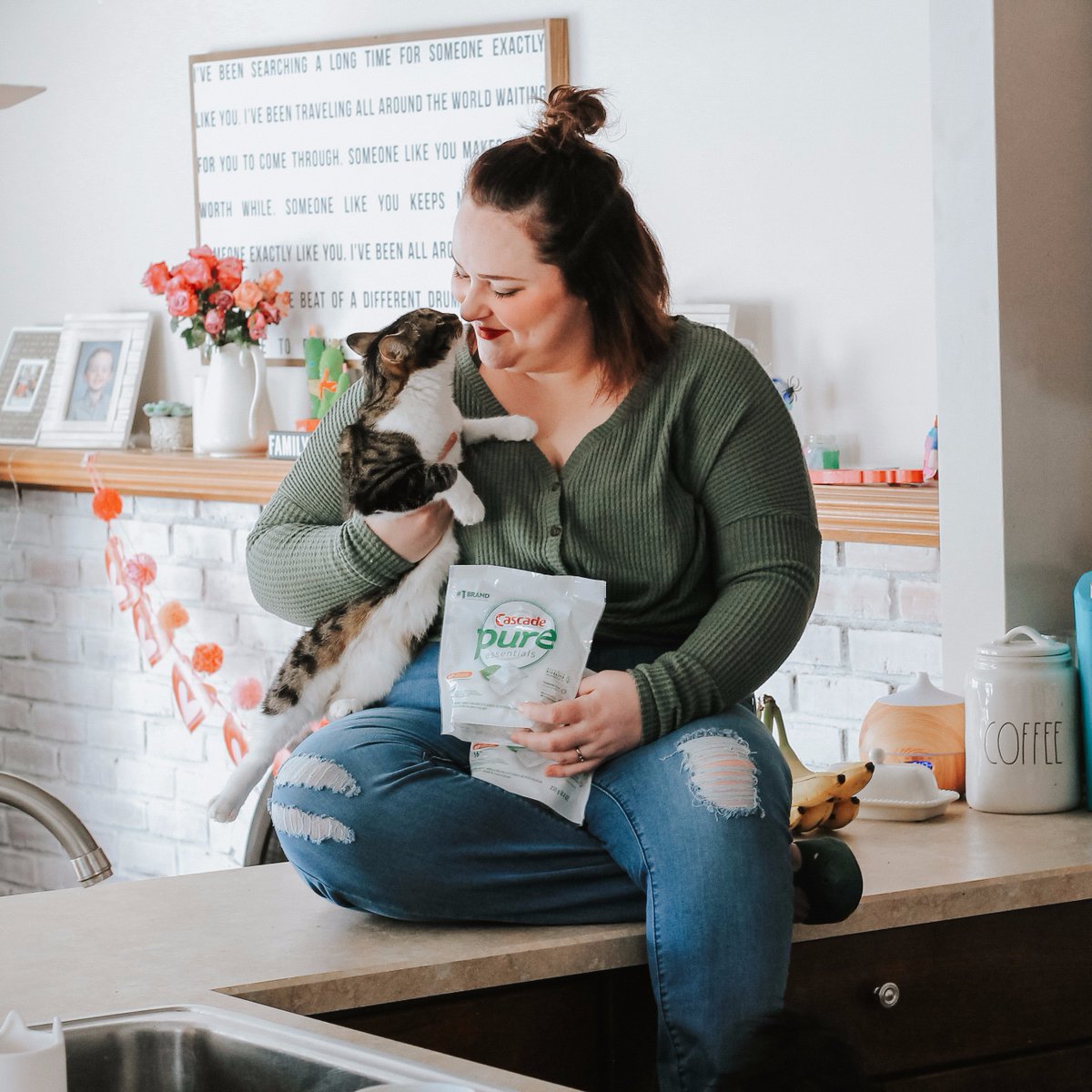 KendallRayburn's tweet image. Use your @Meijer mPerks app to get a $1 off new @myCascade #PureEssentials dish detergent (bag or tub) from now until June 8th! #ad Grab the coupon here: spr.ly/KendallRayburn