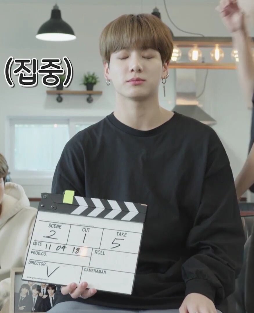 DAW00RIN's tweet photo. hyung hyung nya tidak berperi ke dedek an :(
#jungkook #BTSARMY #Kookie #goldenmaknae #jk #runbtsep73 https://t.co/mxpWe4B6fM