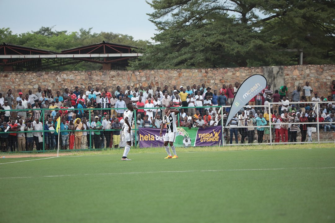 MagazineJimbere's tweet photo. ⚽ L’attaquant d’#AigleNoir, Vyamungu Raoul a réduit le score à la 60 è minute. Le match s'est soldé sur un score de 2-1 en faveur des #Intamba

#Burundi #IntambaDay #AFCON2019 https://t.co/2BlS7XP4yj