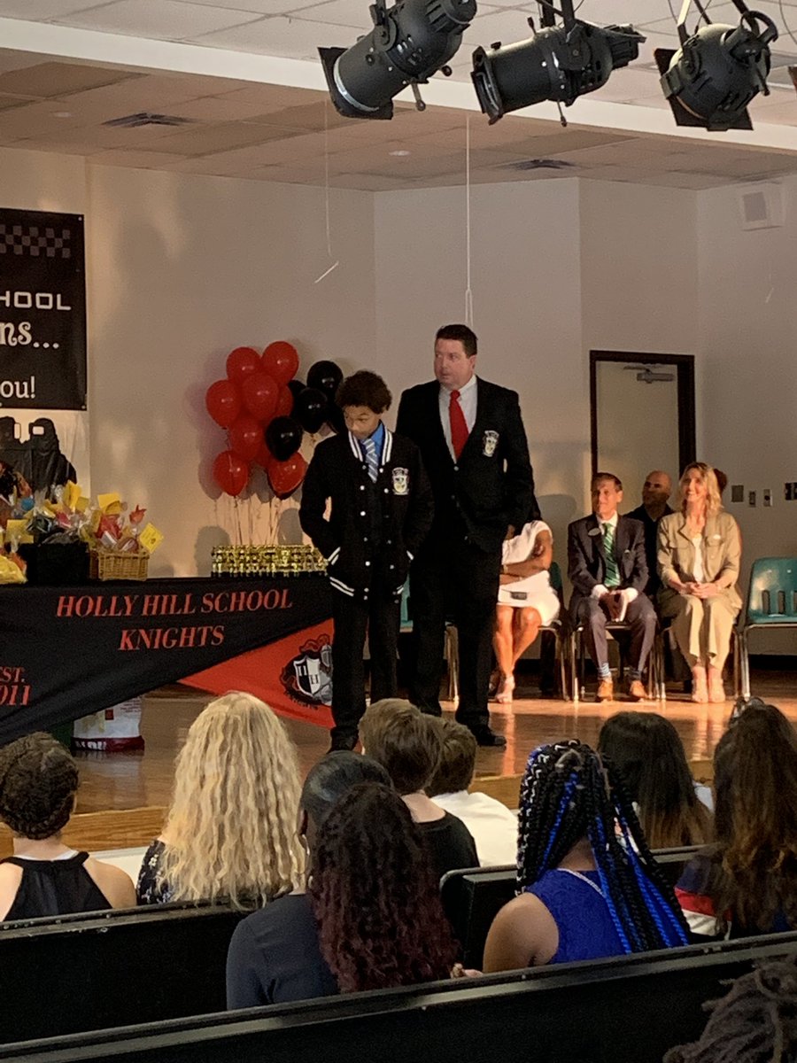 HHSK5Knights's tweet photo. Marcus Langat-Midgett, you represented the House of Meraki well! Thank you for being a great House Leader for the 2018-2019 school year. Best of luck in High School! #KnightsHonor #HHSMeraki @Watson_VCS @ap2ep2 https://t.co/U0Df1y7SD2