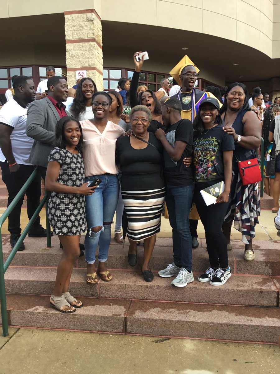 Yonzayc's tweet photo. Thank God for patience, cause Lord knows I have none. A big thanks to everyone who’s helped me get this far and a special shout out to my family who’ve always supported me in every way. Love y’all. #OxonGrad2k19 https://t.co/yKOg8wQJzW