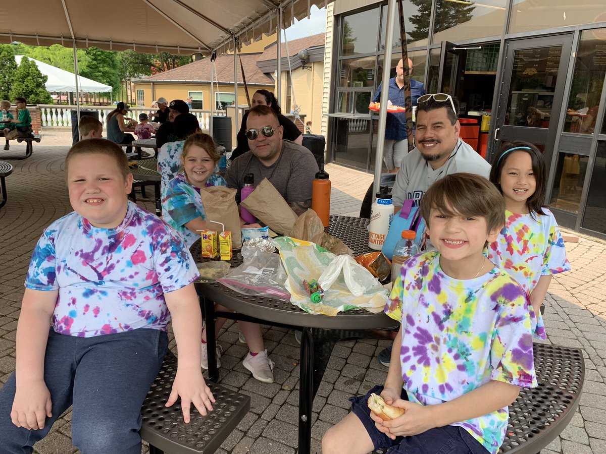 claddMRE's tweet photo. More fun at the zoo! @MrHerron2nd @MrsMurphy2MRE https://t.co/oOqQMx56vN
