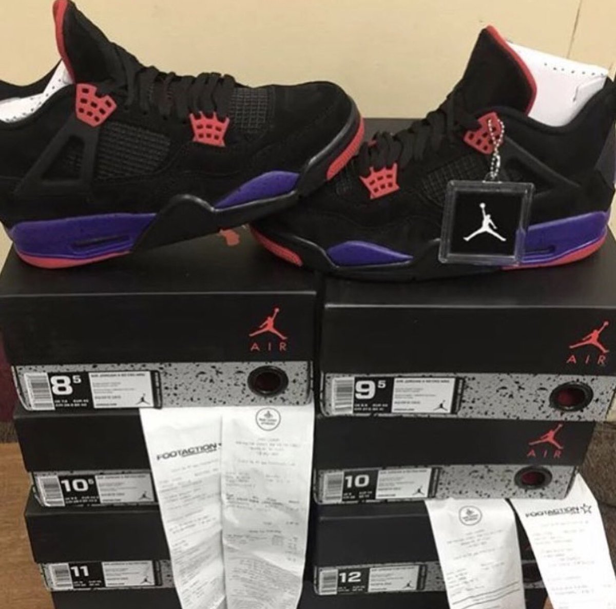 _jaynutty's tweet image. Who need shoes tap in????