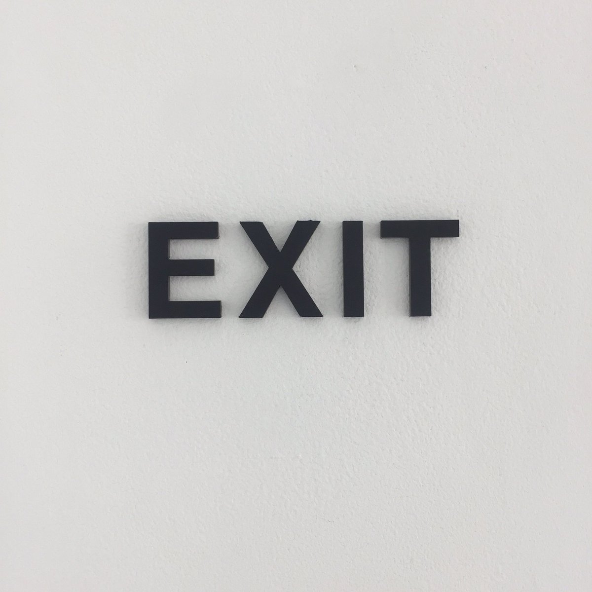 GDgaleriemulti's tweet photo. #PeterDownsbrough, “EXIT” 2006
Steel letters laser cut, 5 cm each letter
30 copies numbered and signed
Edition GDM...

“Pas de printemps pour Marnie” on view until June 15th @GDgaleriemulti !

#pasdeprintempspourmarnie #hitchcock #gillesdrouaultgaleriemultiples #GDM #paris https://t.co/0af0Dvmbks