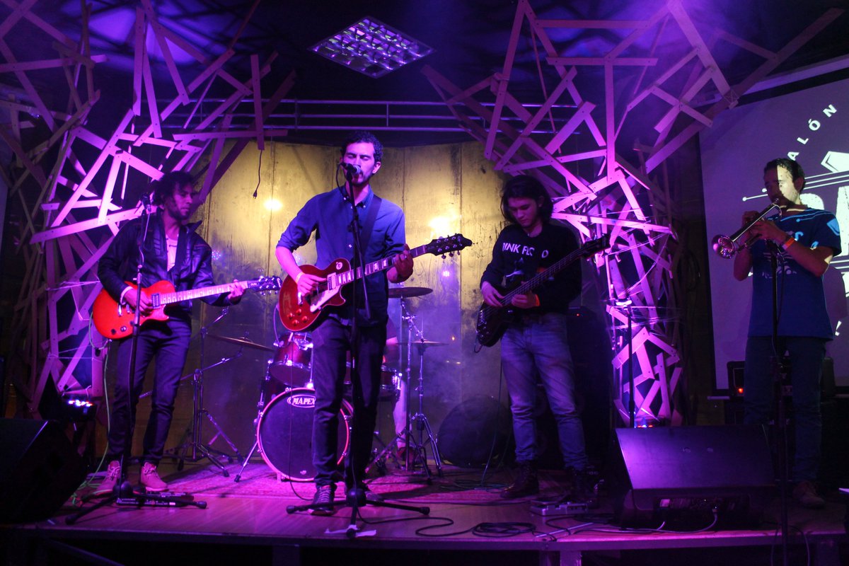 cafeexpressband's tweet photo. En vivo desde el #CapitalFest ¡Rock On Baby! https://t.co/T7ztNf6PzL